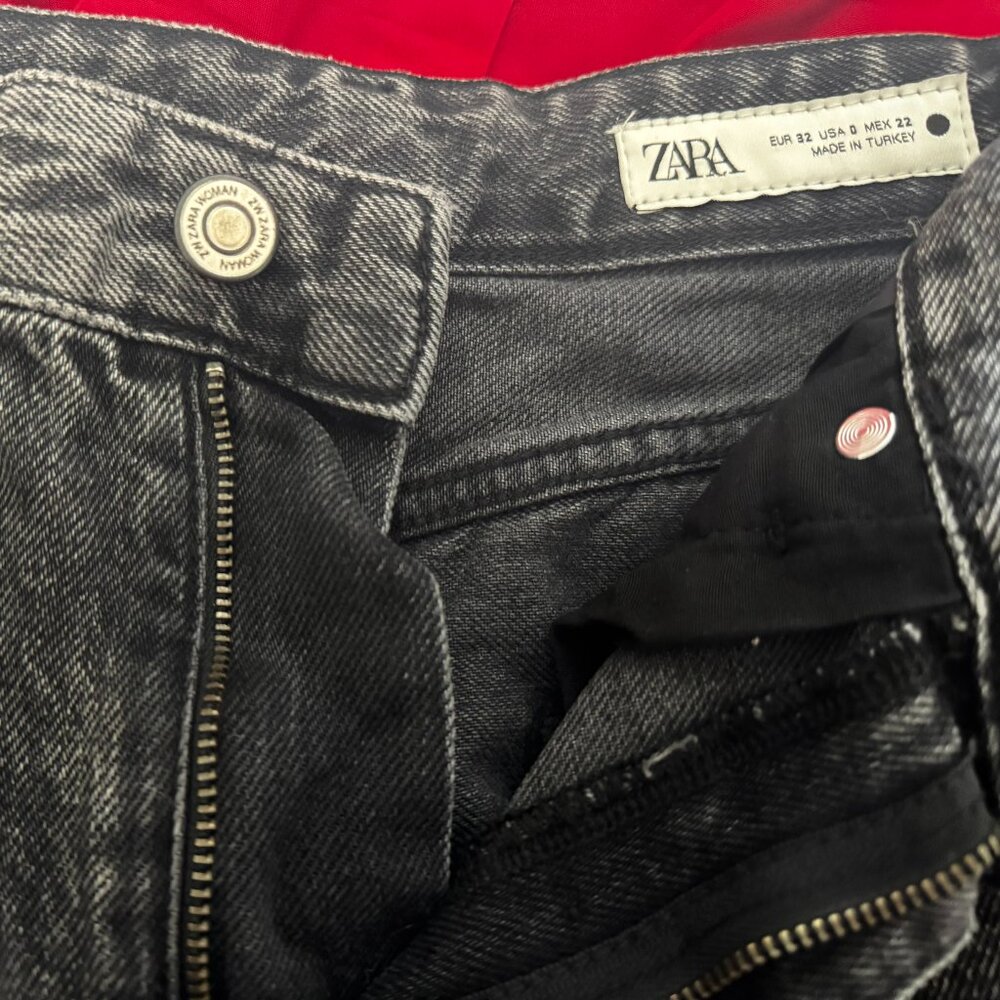 Zara Woman Black Lightly Washed High-Waisted Wide LegJeans - Picture 3 of 3